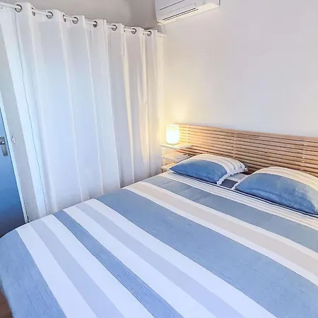 Apartment Charmante Climatisee Avec Piscine, Parking Prive Et Proche Plage, Ideale Pour Au Calme - Fr-1-607-158